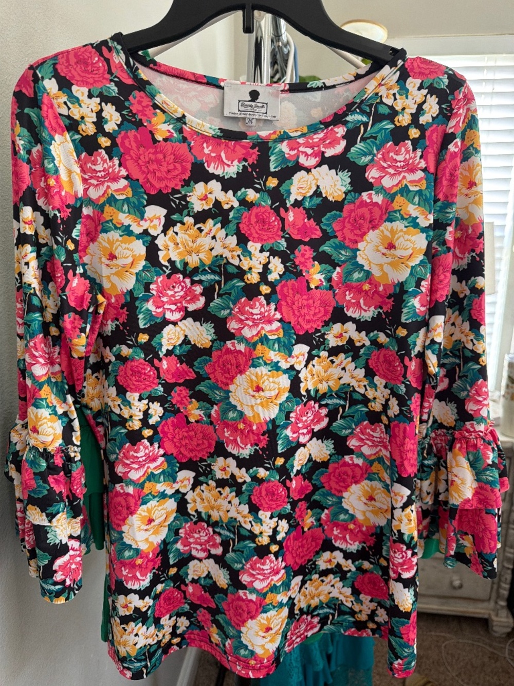 Dainty Jewells top
